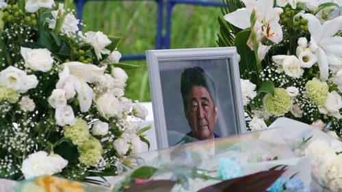 Vrahovi japonského expremiéra nevadila politika. Mstil svou matku
